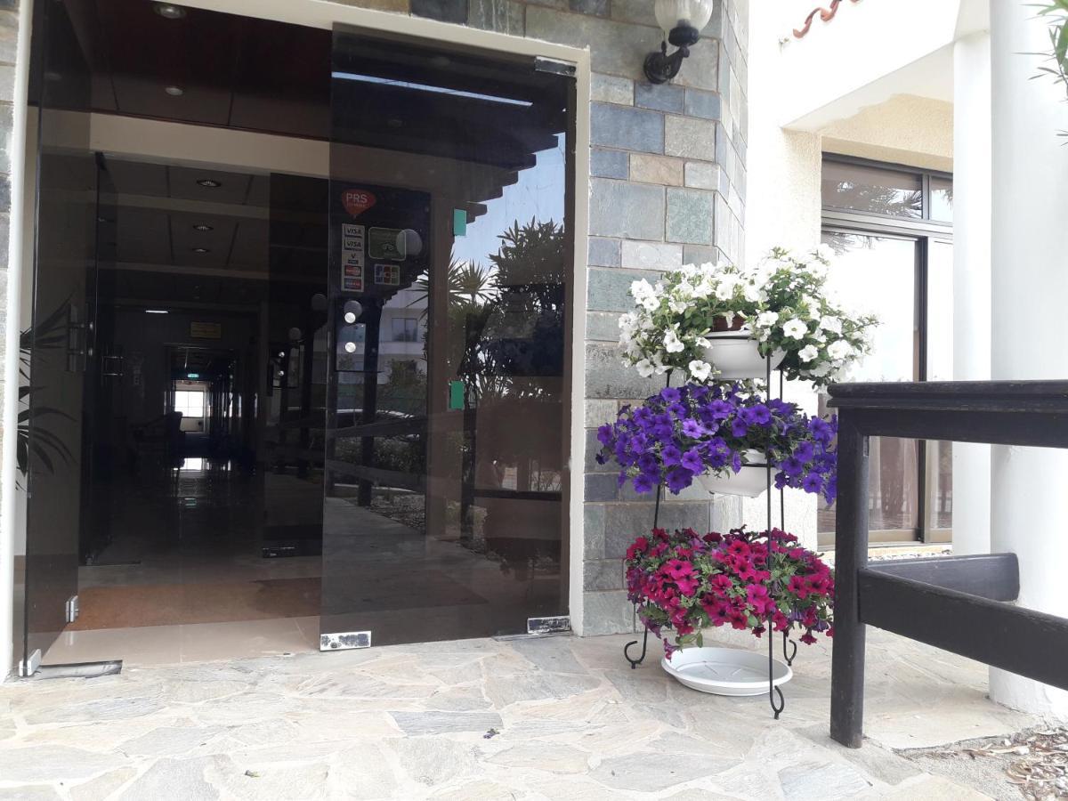 Harry'S Hotel Protaras Buitenkant foto