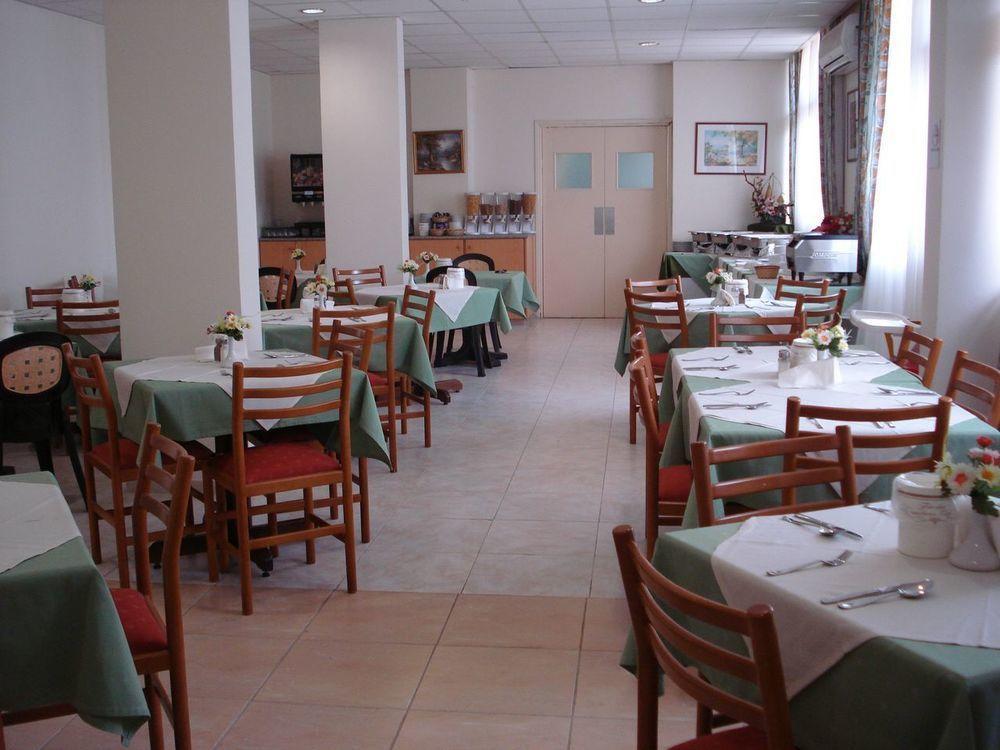 Harry'S Hotel Protaras Buitenkant foto