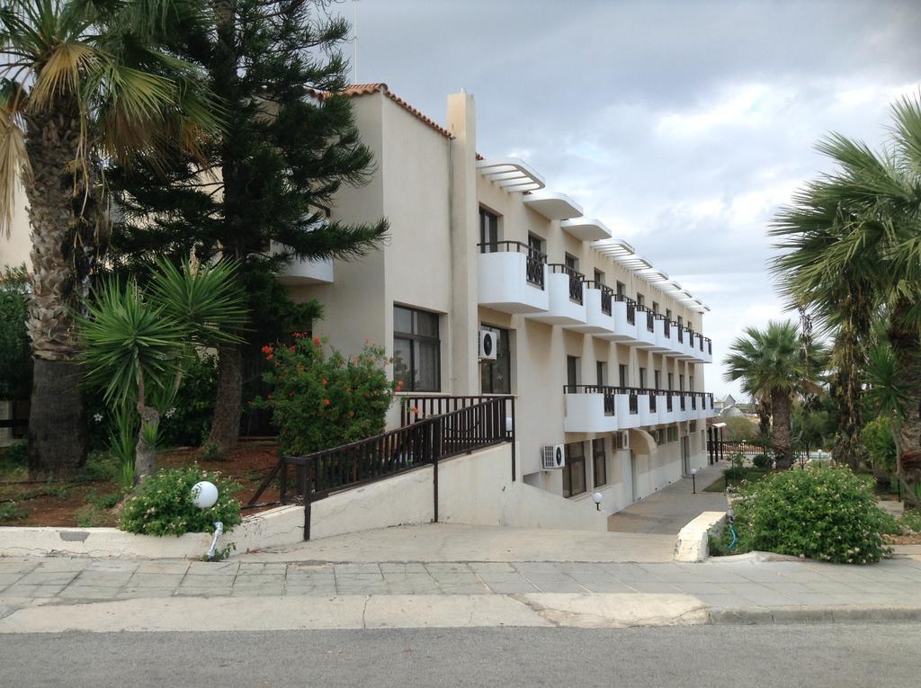 Harry'S Hotel Protaras Buitenkant foto
